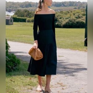 Beautiful, body flattering Tuckernuck dress in black.